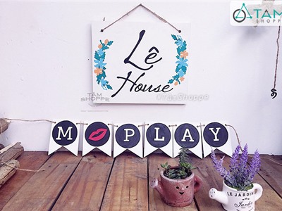 Bảng treo cửa Lê House 