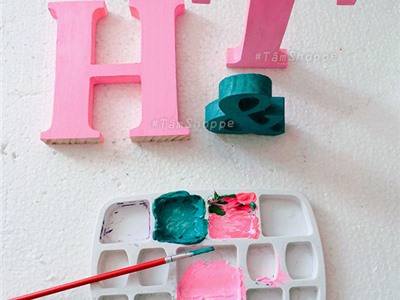 Chữ gỗ sơn màu H&T