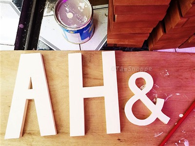 Chữ gỗ A&H sơn trắng