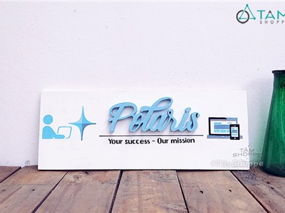 Bảng gỗ treo cửa chữ nổi POLARIS