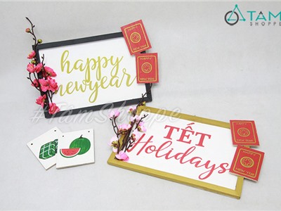 Bảng treo cửa Tết gỗ 2 thẻ đỏ handmade hoa đào T-BTC-06