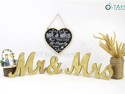 Chữ gỗ MR MRS phú kim tuyến vàng để bàn gallery trang trí cưới TTC-08
