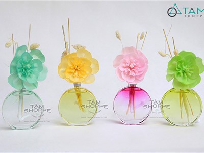 Bộ tinh dầu tự khuếch tán lọ màu trong suốt bốn mùa Yilansam 100ml