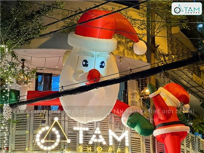 Mô hình ông già noel nhìn xuống ngang 4m bơm hơi tự động [Vải dày - Bơm xịn] BOMHOI-X-04