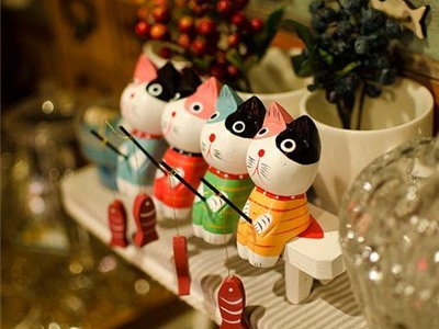 Tượng Mèo gỗ phong thủy thu hút may mắn