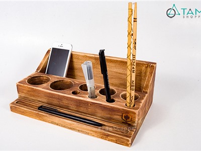 Khay cắm bút có ngăn sau đựng giấy note, điện thoại