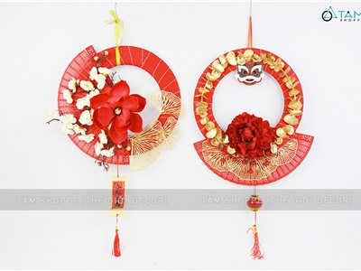 Vòng treo cửa Tết quạt gỗ đỏ vòng ruy băng ĐK30-35cm VTC-T-37