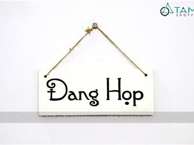Bảng treo cửa chữ Đang họp trắng đen [Chữ nổi - Kèm dây] BTC-HOP-01