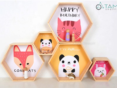 Set 2 kệ gỗ treo tường lục giác in hình thú W-KGTT-02