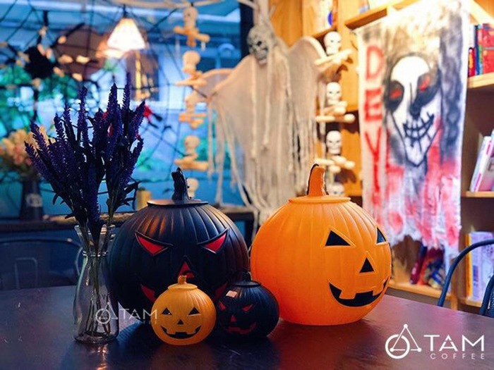 qua-bi-ngo-halloween-trang-tri-bang-nhua-cung qua-bi-ngo-halloween-trang-tri-bang-nhua-cung